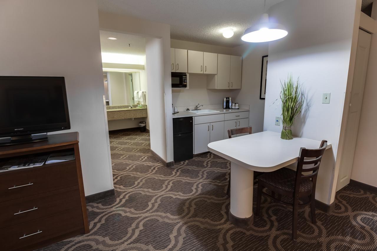 Ashmore Inn And Suites Lubbock Buitenkant foto